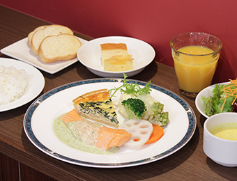 洋食の定番ハンバーグ＆エビフライ